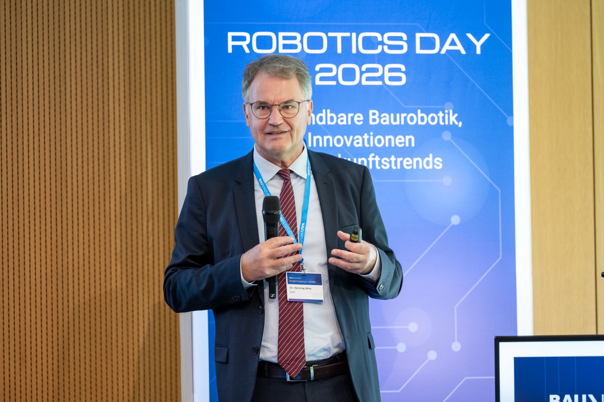 Dr. Henning Wins vom Bundesministerium für Wirtschaft und Energie beim Robotics Day 2026 der BAUINDUSTRIE in Berlin | HDB//Strehlau
